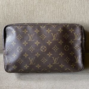 Louis Vuitton Toiletry 28